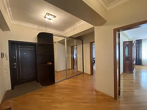 Satılır 4 otaqlı mənzil 190 m² — Bakı 4 otaq 190.00 m²