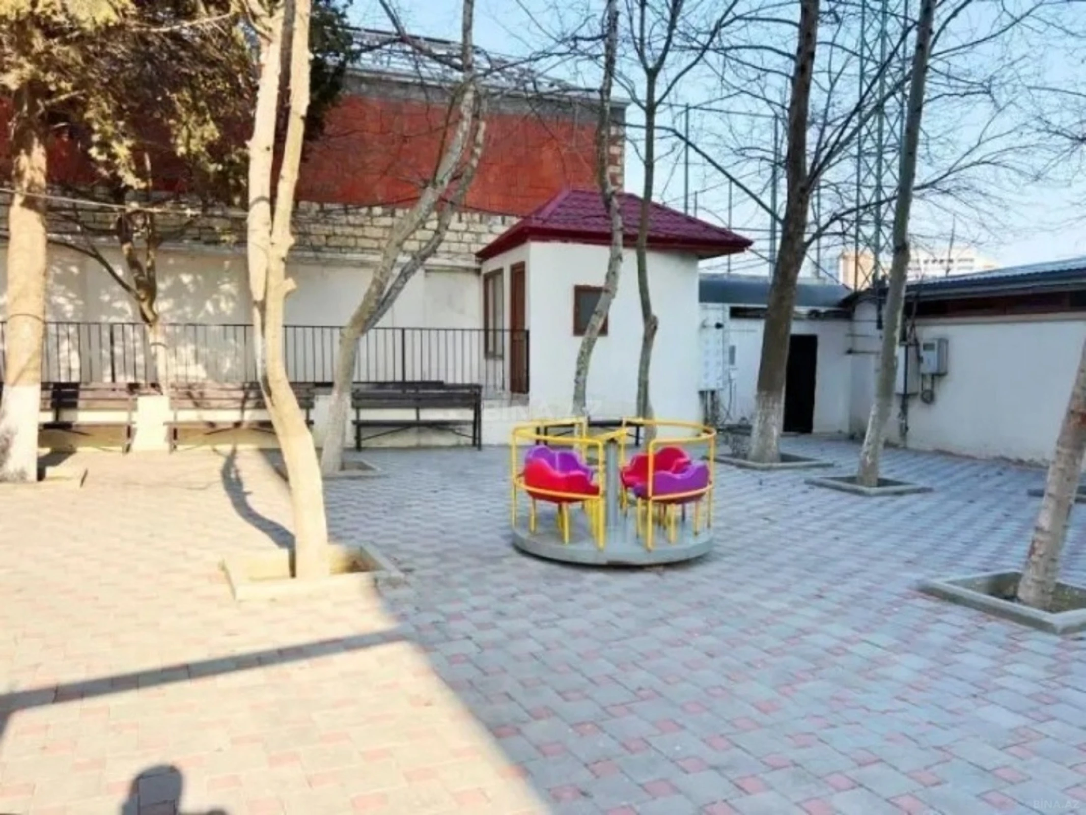 Satılır 2 otaqlı mənzil 99 m²