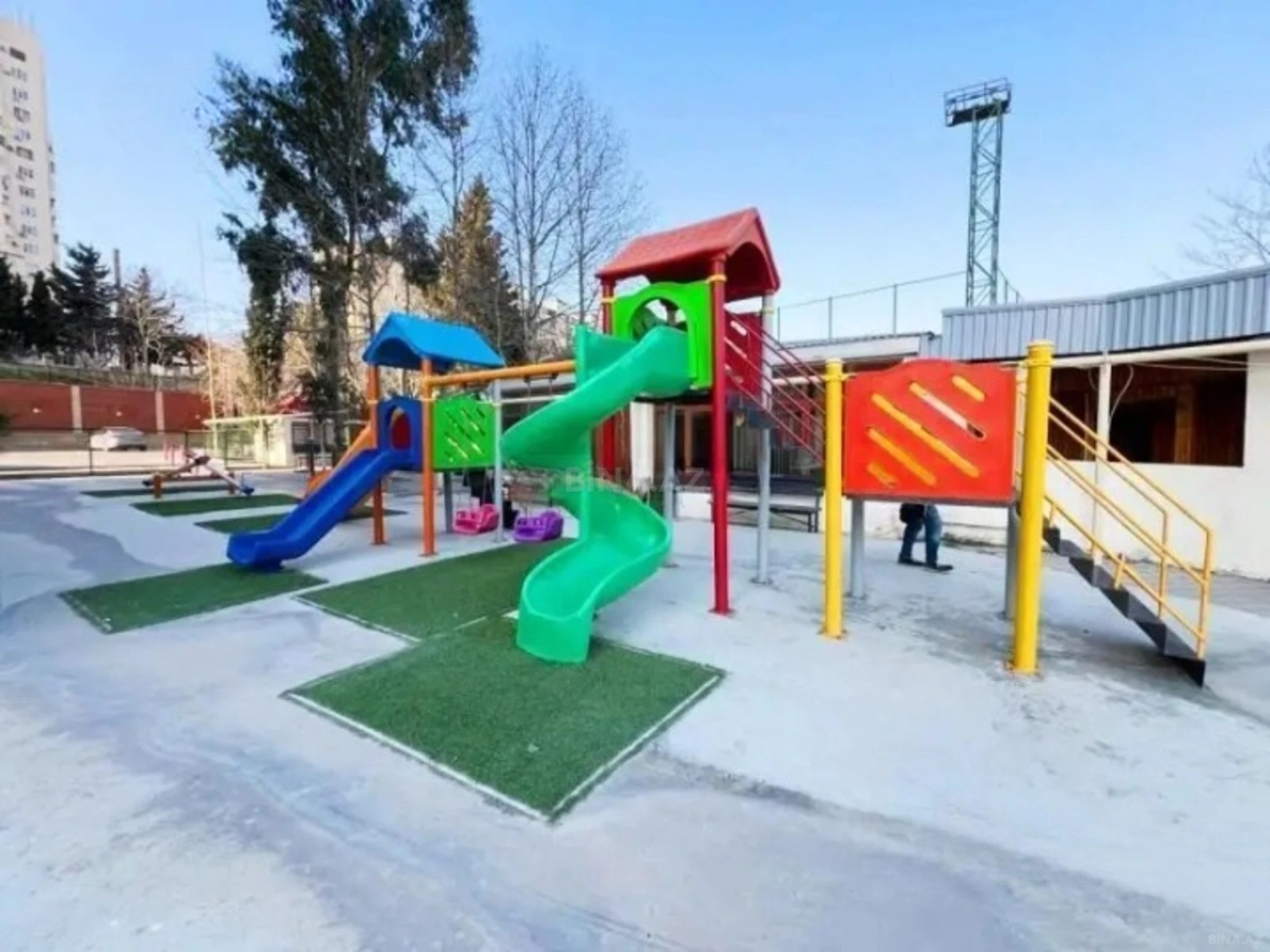 Satılır 2 otaqlı mənzil 99 m²