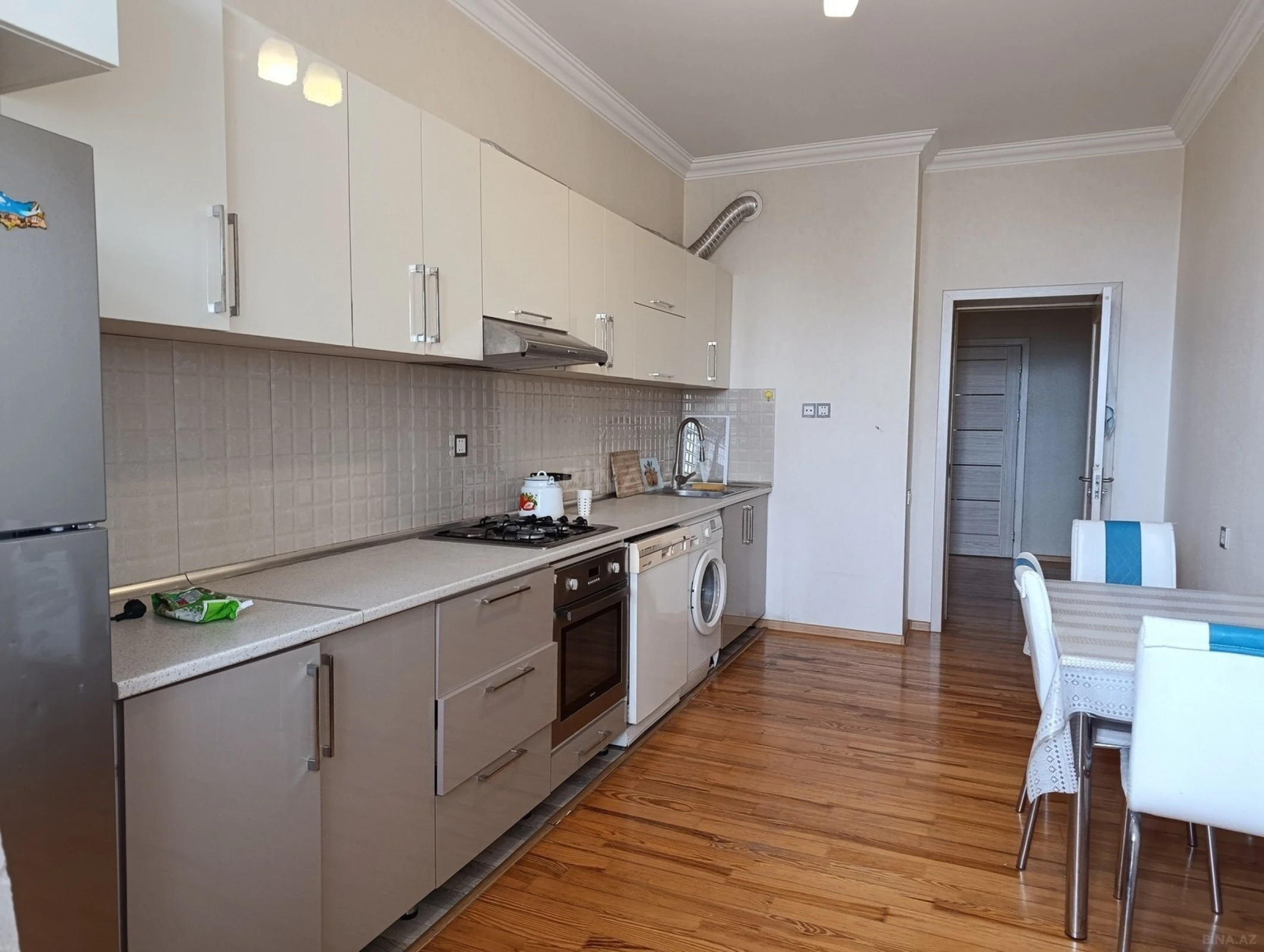 Satılır 3 otaqlı mənzil 123 m²