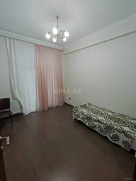 Kirayə verilir 4 otaqlı mənzil 121 m²