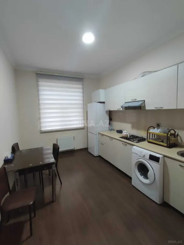 Kirayə verilir 4 otaqlı mənzil 121 m²