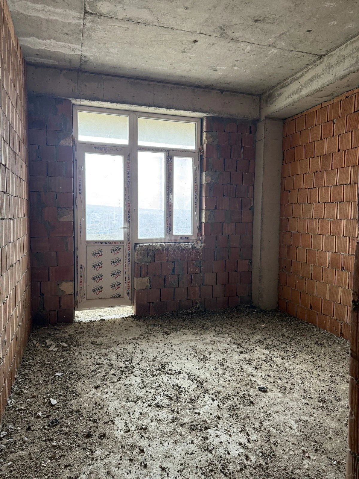 Satılır 2 otaqlı mənzil 73.4 m²