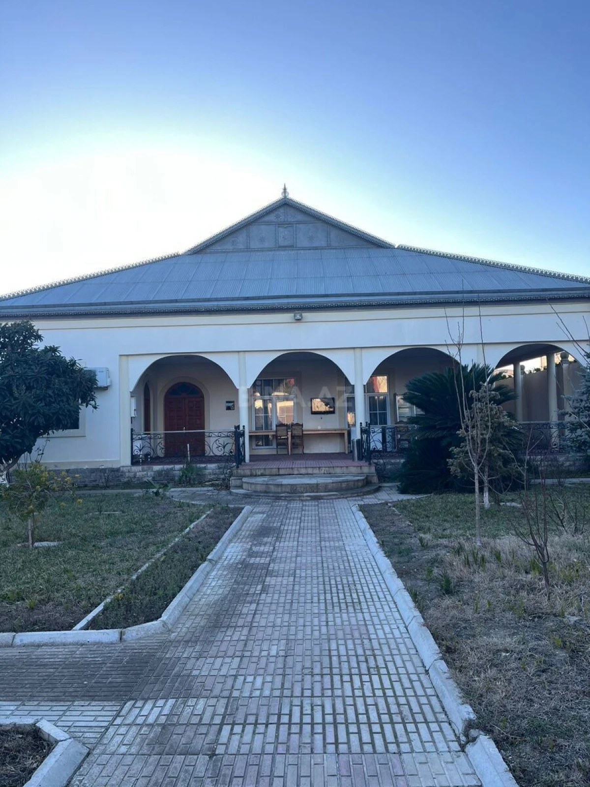 Satılır 4 otaqlı həyət evi 200 m²