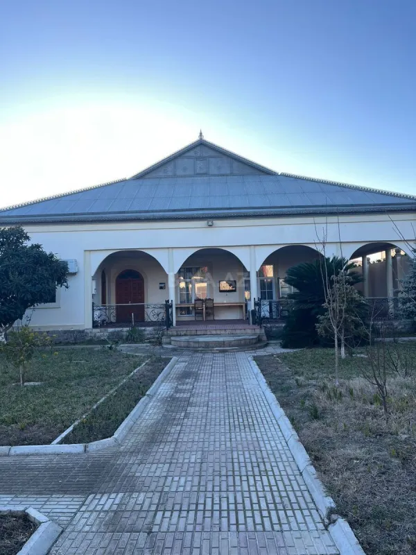 Satılır 4 otaqlı həyət evi 200 m²