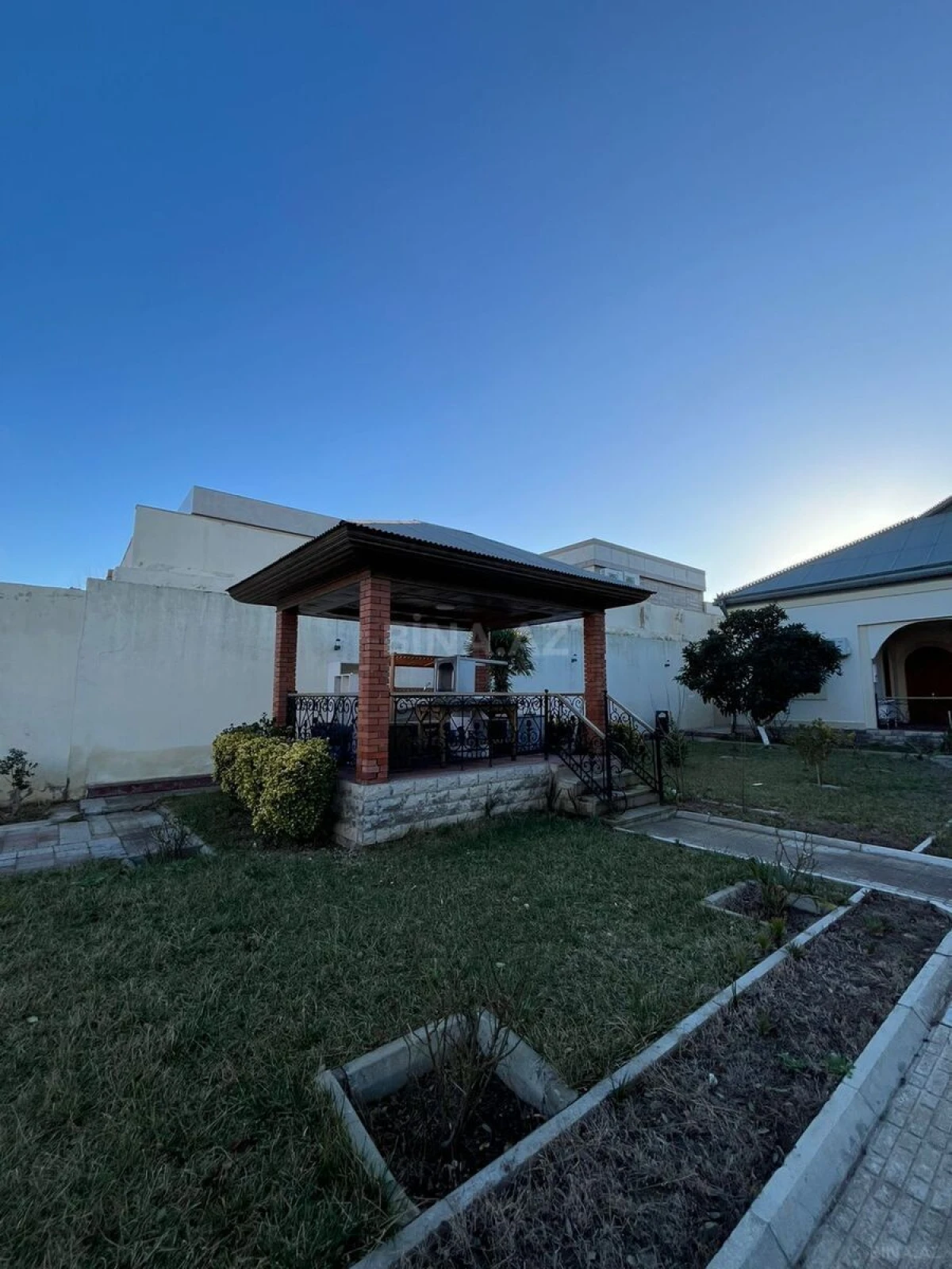 Satılır 4 otaqlı həyət evi 200 m²