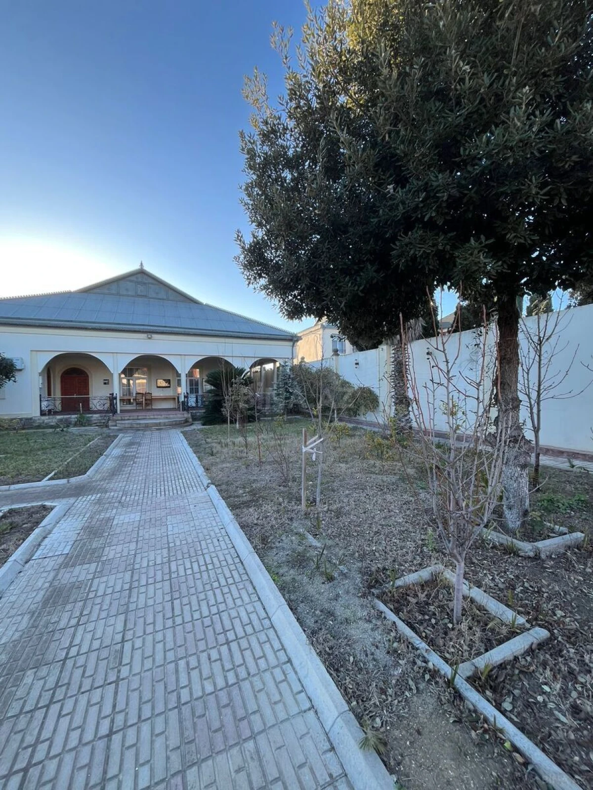 Satılır 4 otaqlı həyət evi 200 m²