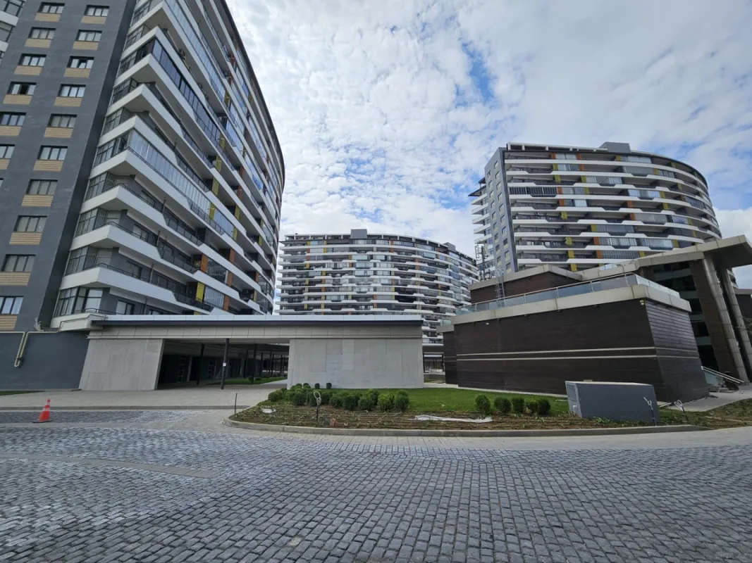 Satılır 4 otaqlı mənzil 166 m²