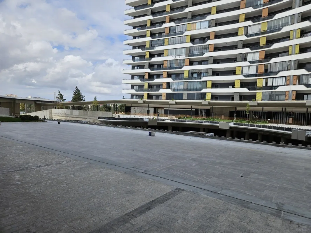 Satılır 4 otaqlı mənzil 166 m²