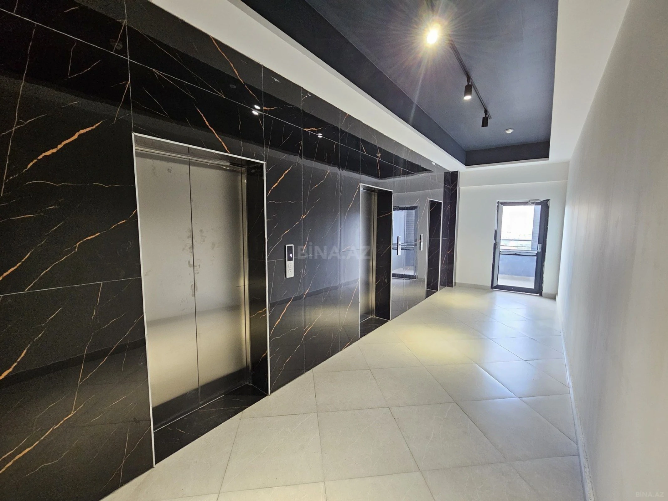 Satılır 4 otaqlı mənzil 166 m²