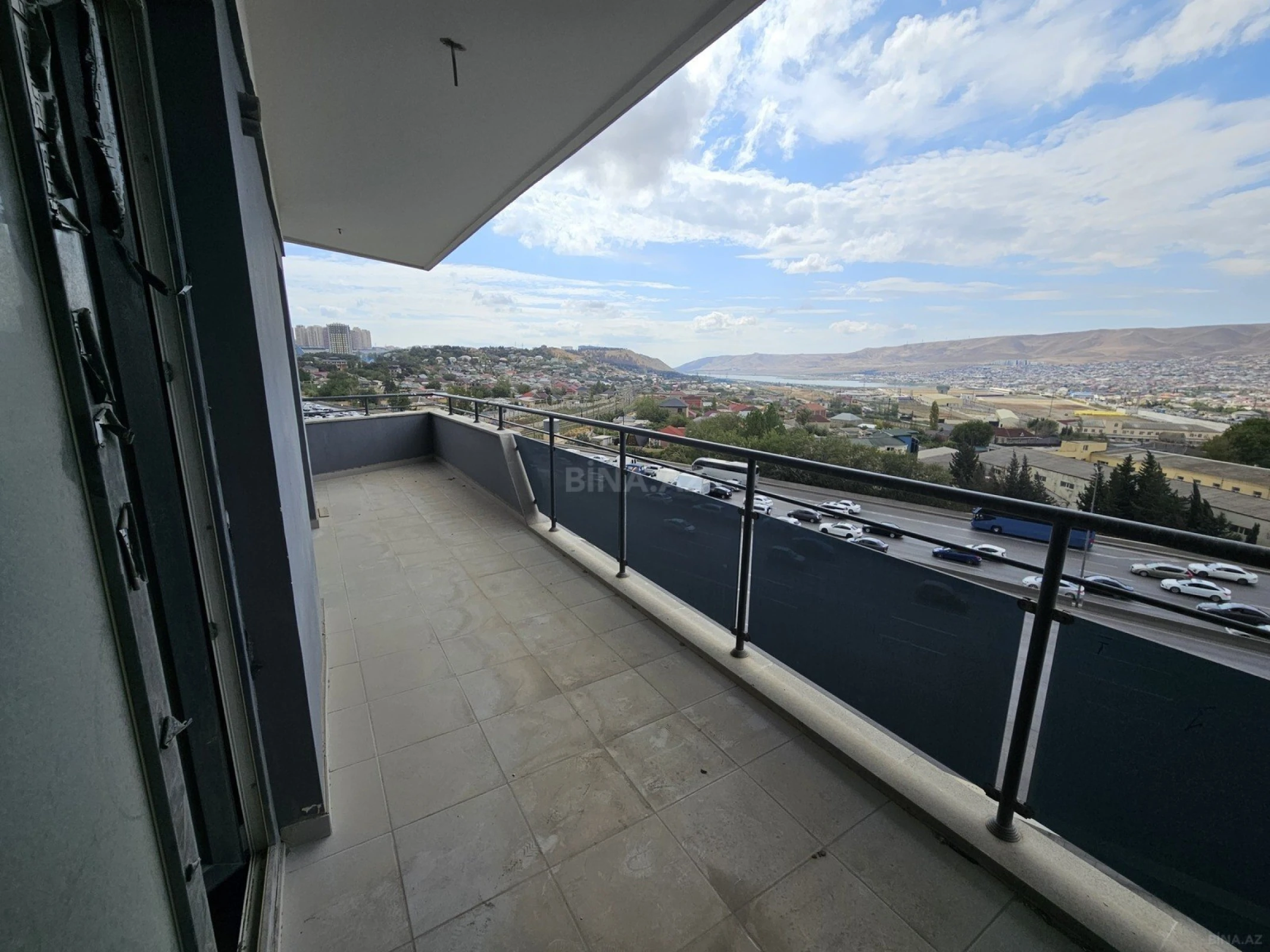 Satılır 4 otaqlı mənzil 166 m²