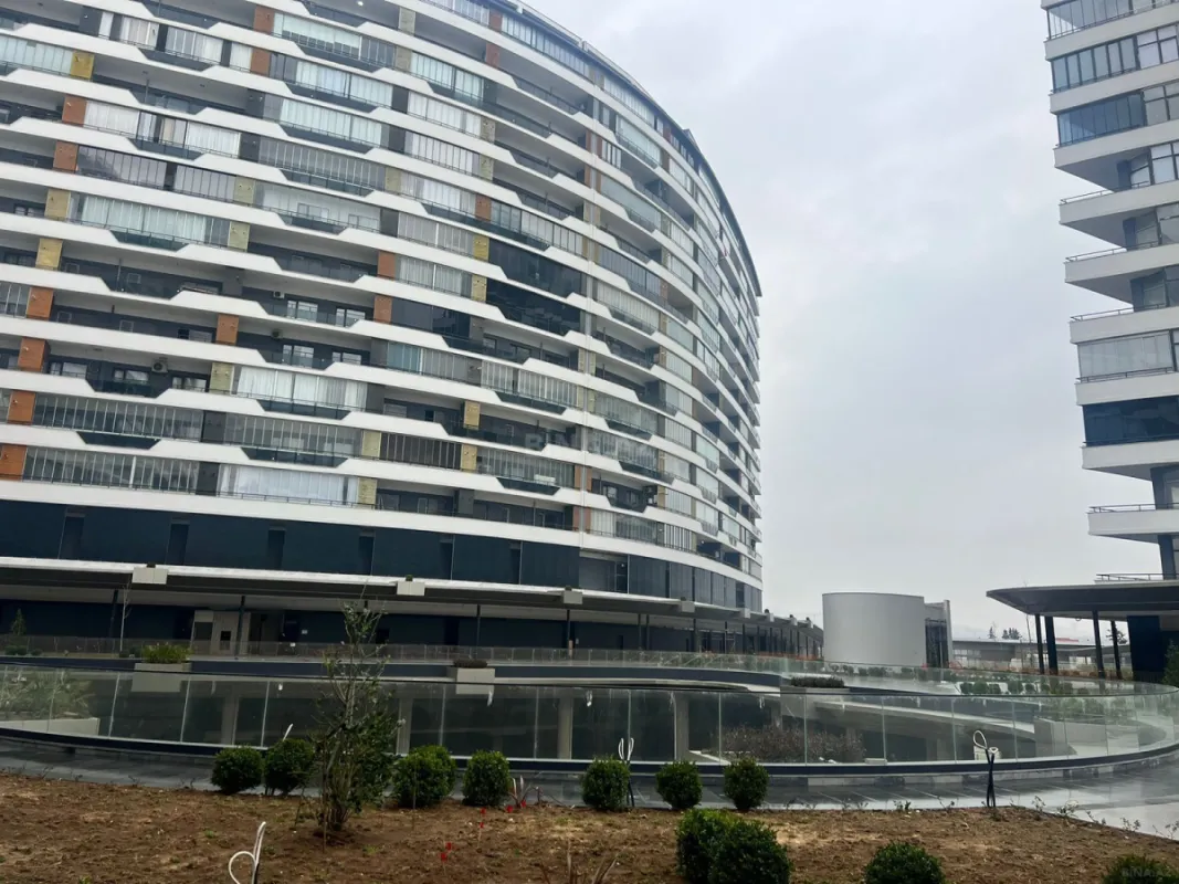 Satılır 4 otaqlı mənzil 166 m²