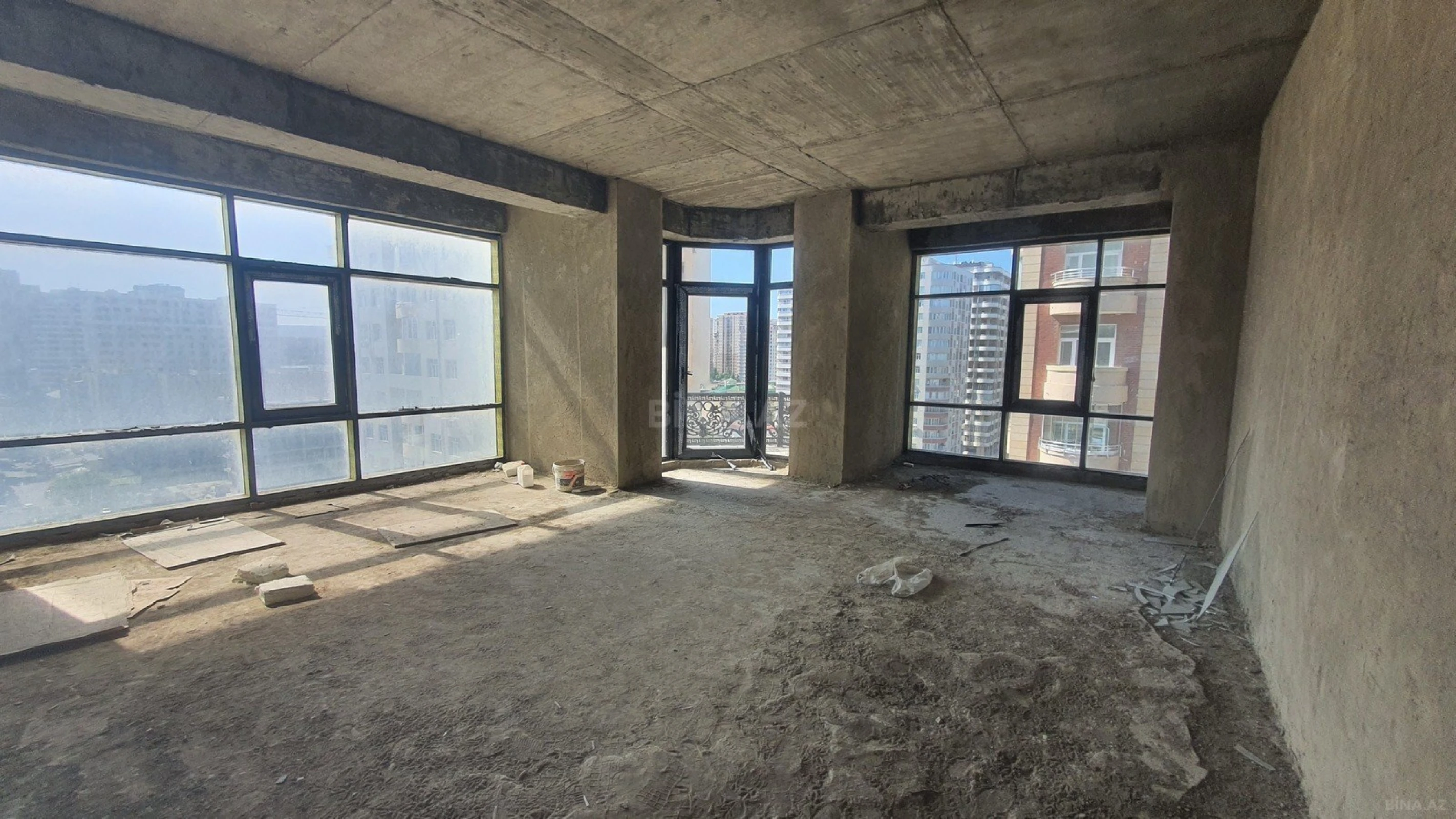 Satılır 4 otaqlı mənzil 227 m²