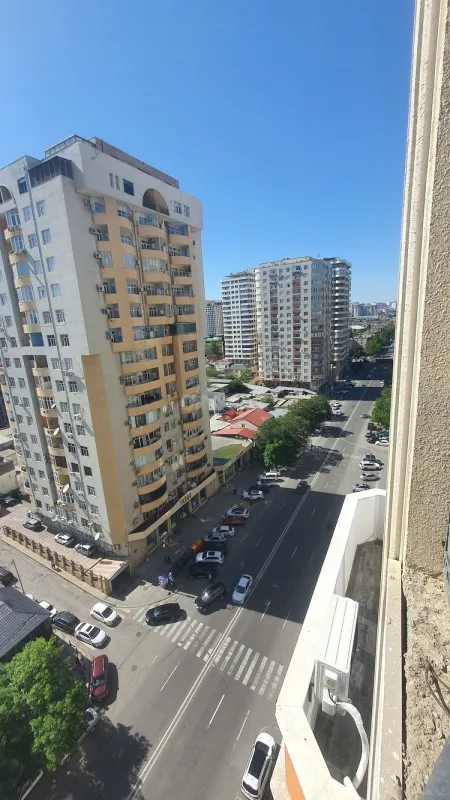 Satılır 4 otaqlı mənzil 227 m²