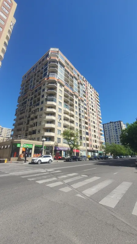 Satılır 4 otaqlı mənzil 227 m²