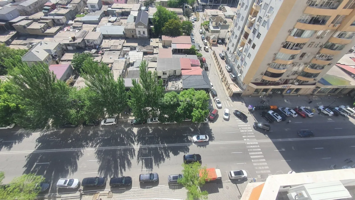 Satılır 4 otaqlı mənzil 227 m²