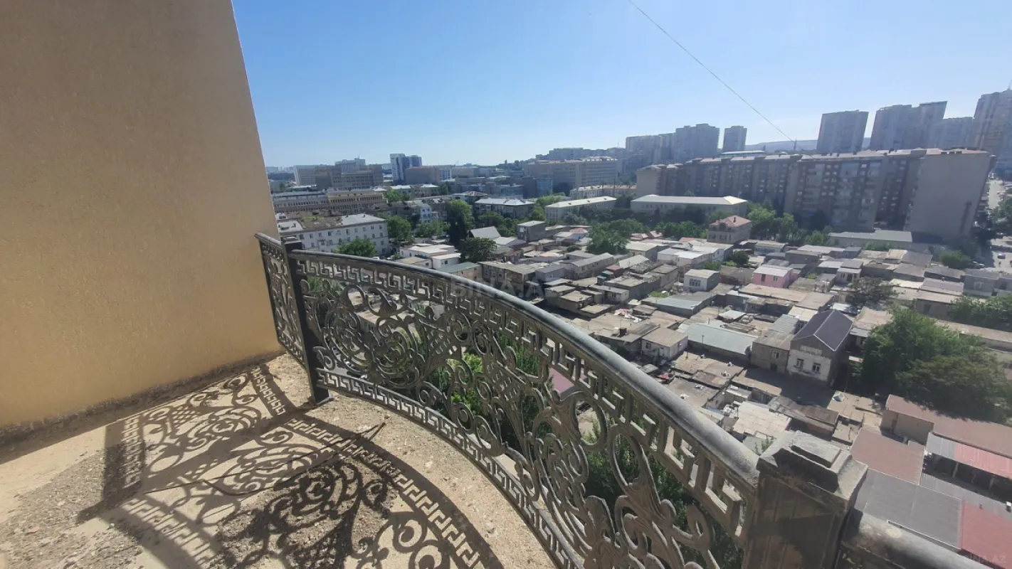 Satılır 4 otaqlı mənzil 227 m²