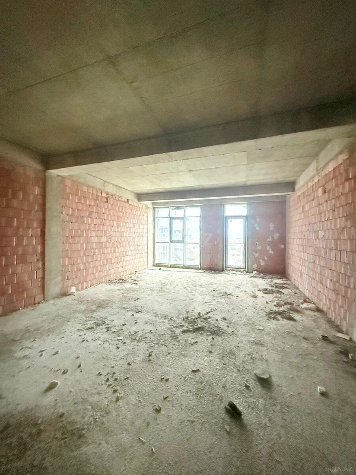 Satılır 2 otaqlı mənzil 75 m²