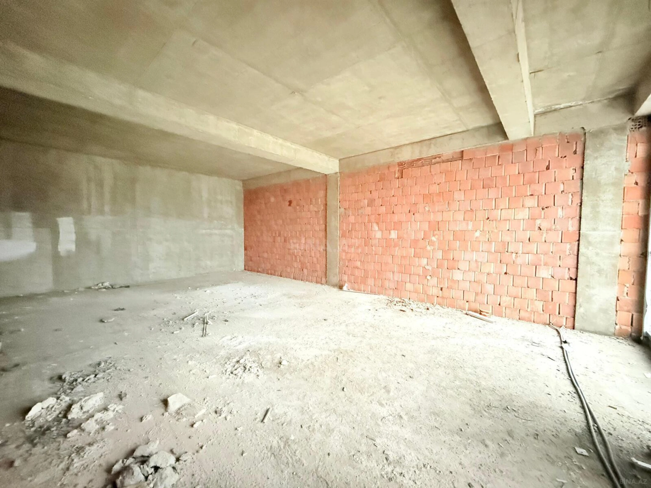 Satılır 2 otaqlı mənzil 75 m²