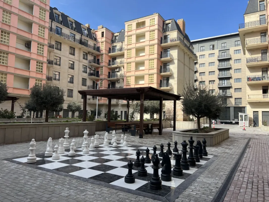 Satılır 4 otaqlı mənzil 160 m²