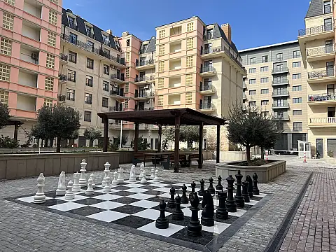 Satılır 4 otaqlı mənzil 160 m²