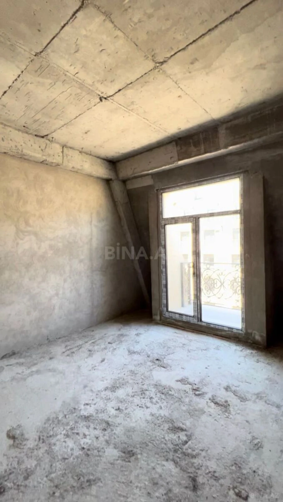 Satılır 4 otaqlı mənzil 160 m²