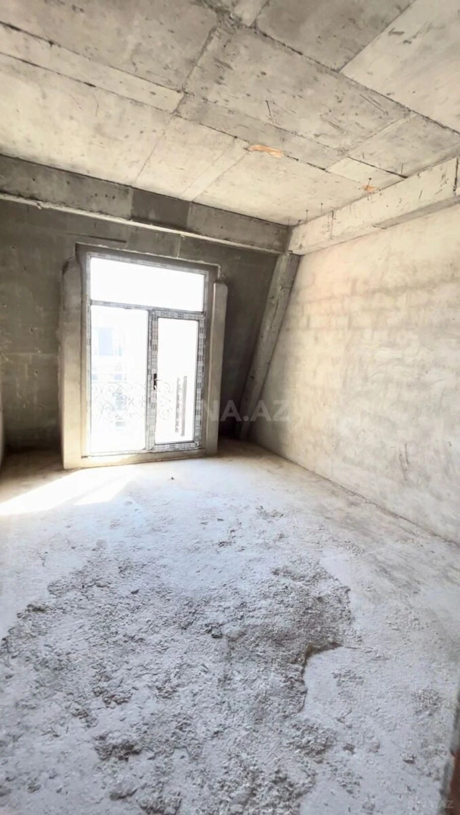 Satılır 4 otaqlı mənzil 160 m²