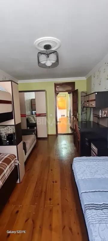 Satılır 5 otaqlı həyət evi 180 m²