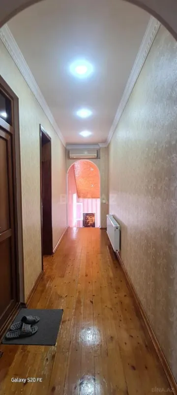 Satılır 5 otaqlı həyət evi 180 m²