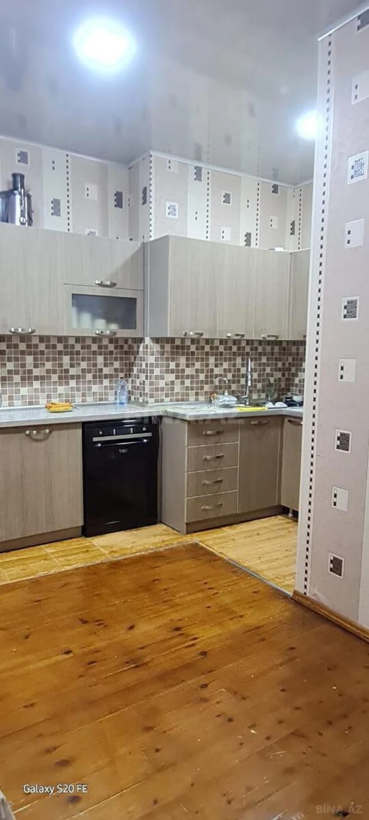 Satılır 5 otaqlı həyət evi 180 m²