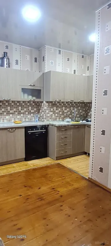 Satılır 5 otaqlı həyət evi 180 m²
