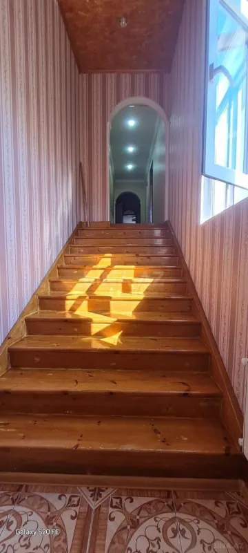 Satılır 5 otaqlı həyət evi 180 m²