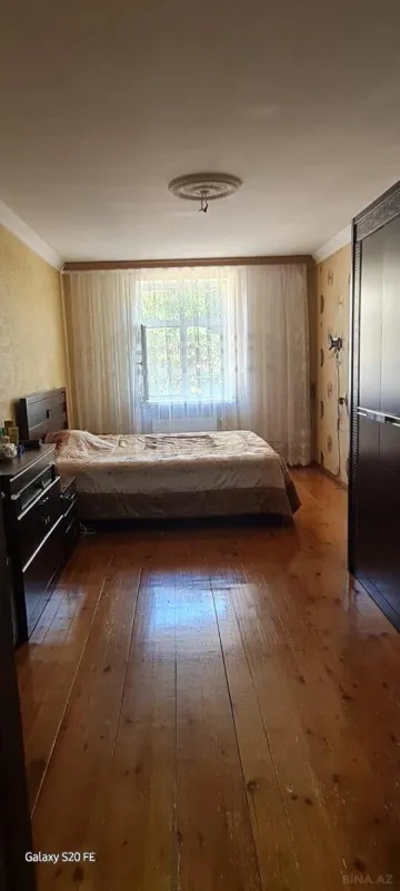 Satılır 5 otaqlı həyət evi 180 m²