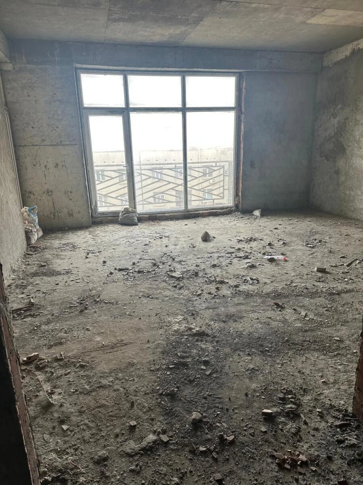 Satılır 3 otaqlı mənzil 133 m²