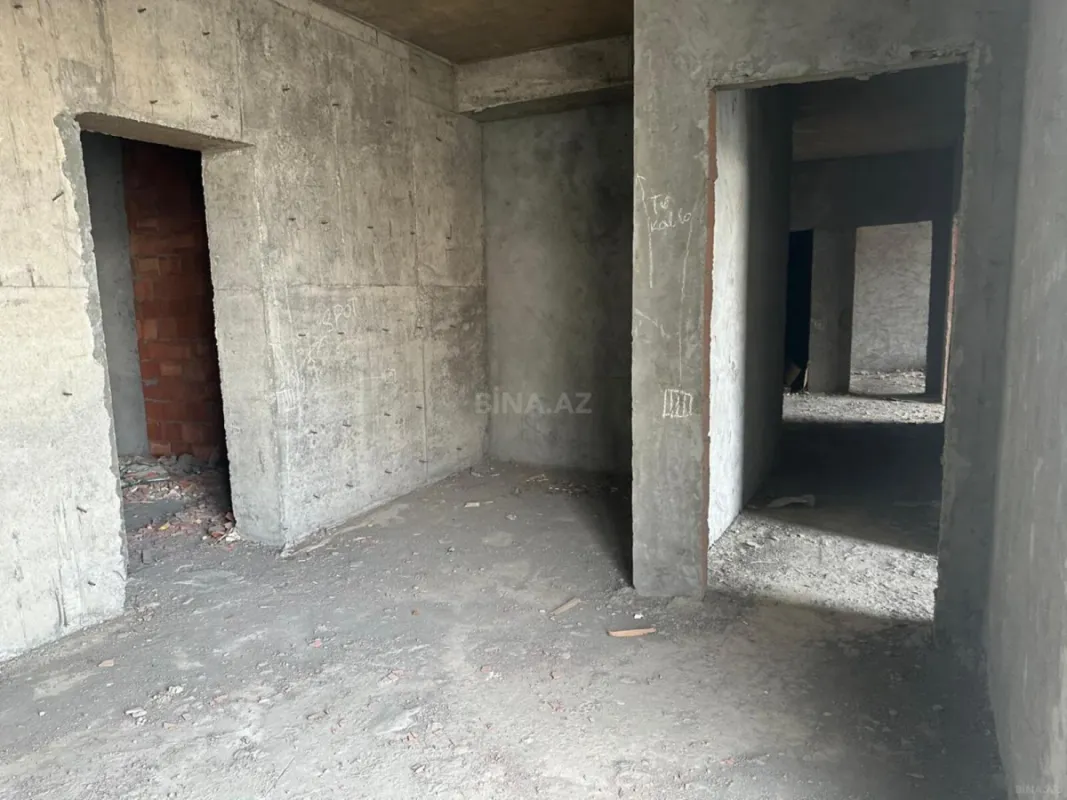 Satılır 3 otaqlı mənzil 133 m²