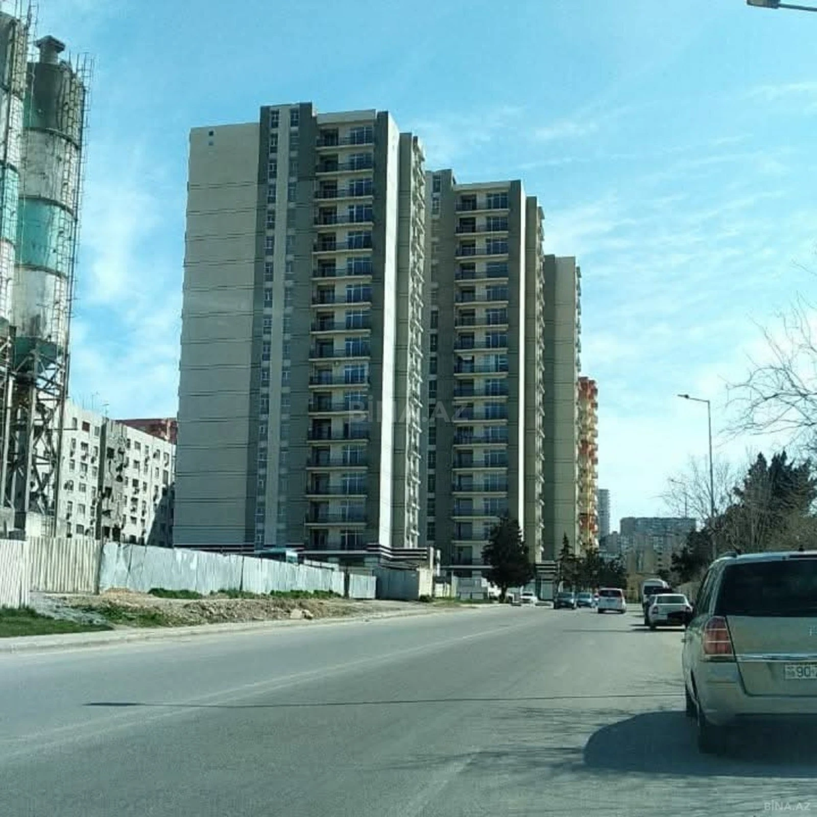 Satılır 3 otaqlı mənzil 133 m²