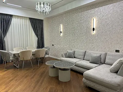 Kirayə verilir 3 otaqlı mənzil 140 m²