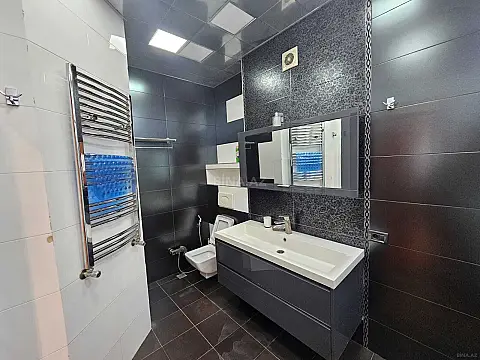 Satılır 2 otaqlı mənzil 110 m²