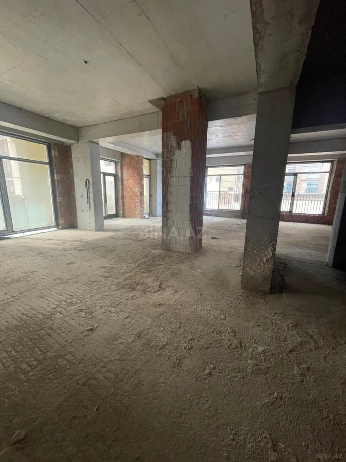 Satılır 4 otaqlı mənzil 157.5 m²