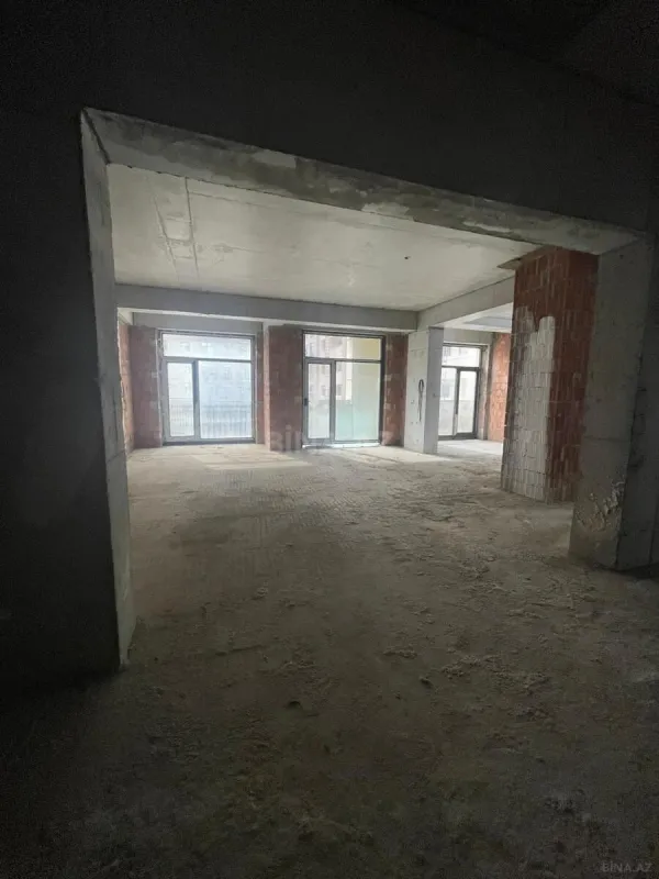 Satılır 4 otaqlı mənzil 157.5 m²