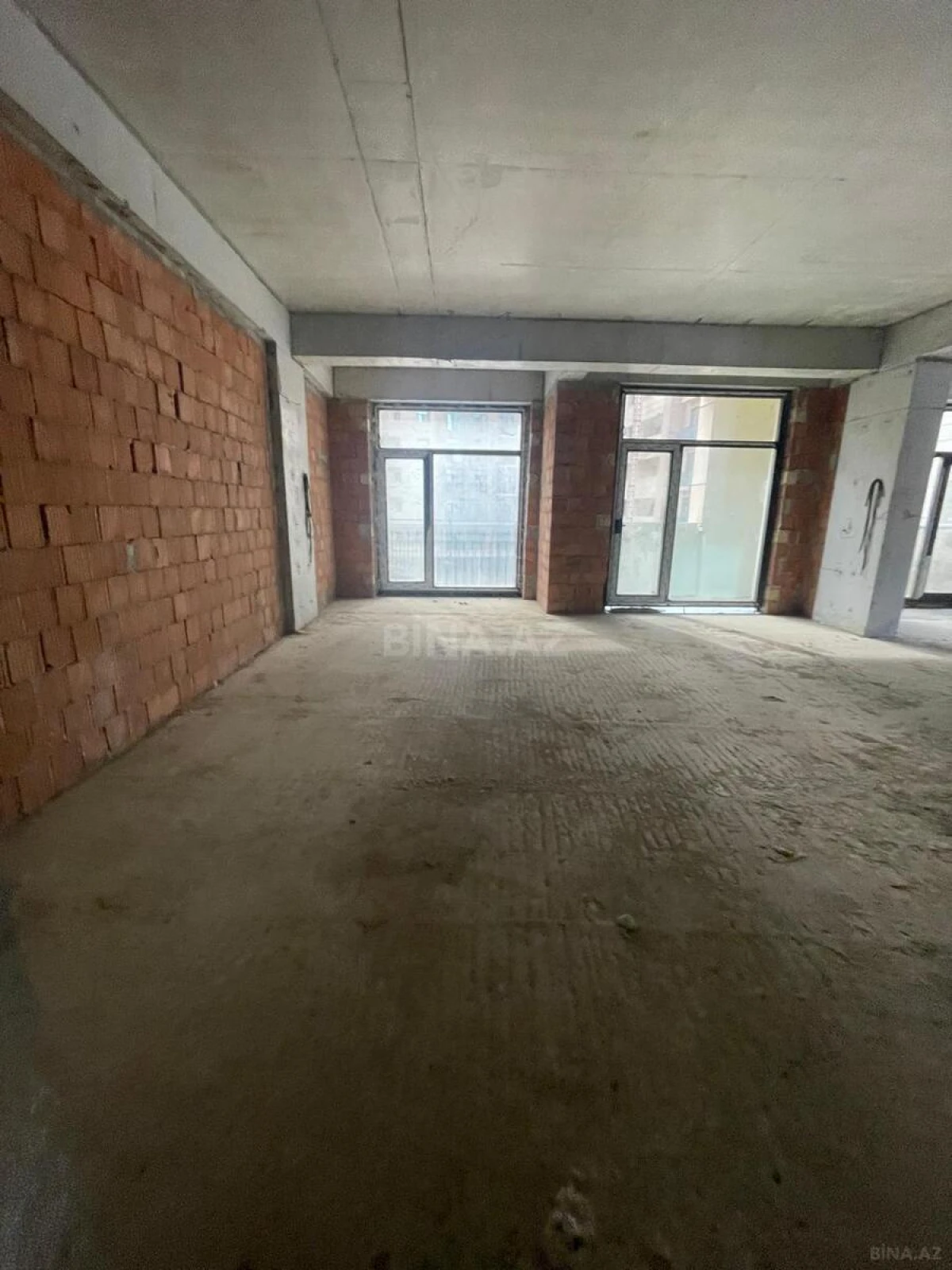 Satılır 4 otaqlı mənzil 157.5 m²