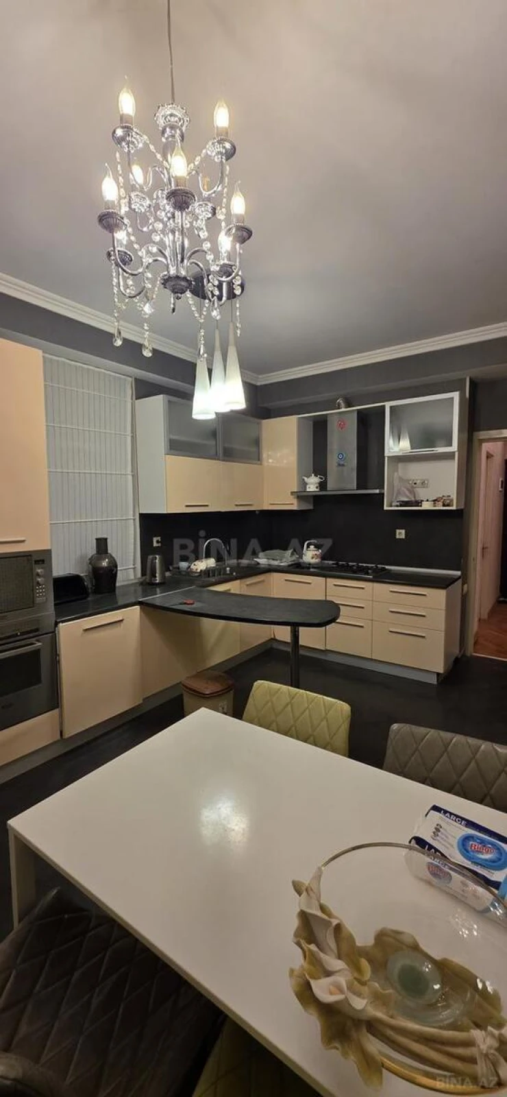 Kirayə verilir 5 otaqlı mənzil 200 m²