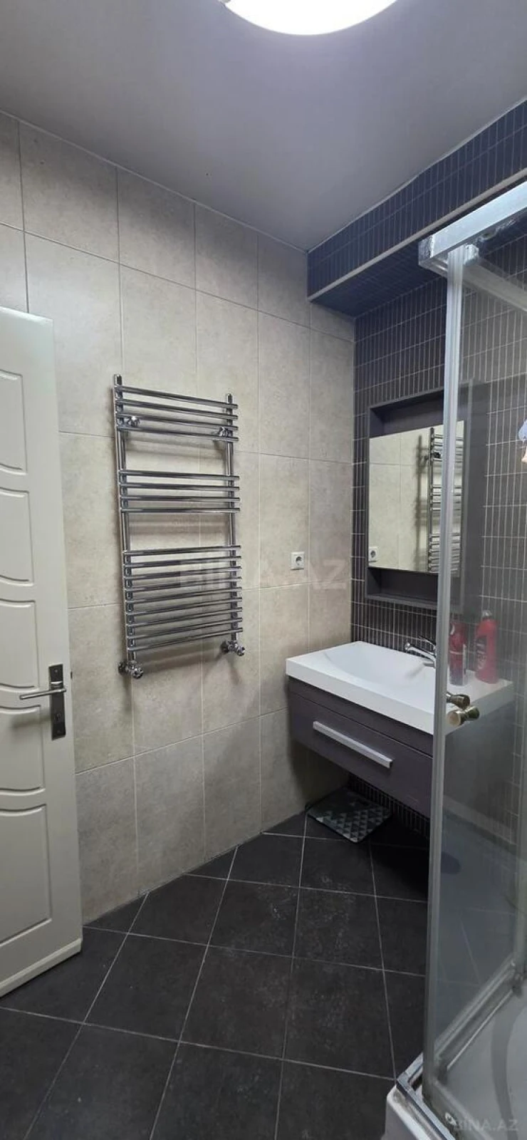 Kirayə verilir 5 otaqlı mənzil 200 m²