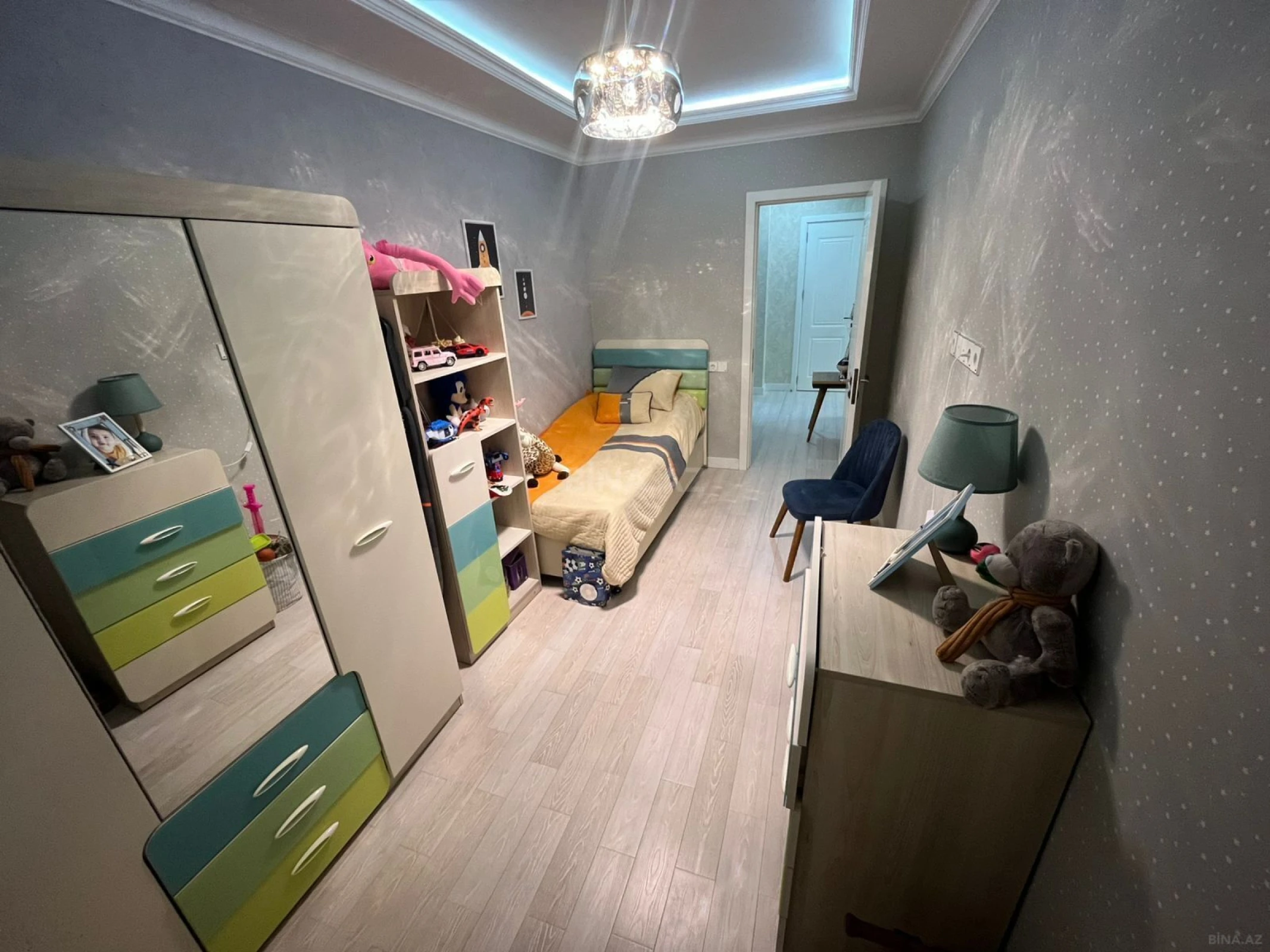 Satılır 4 otaqlı mənzil 146 m²