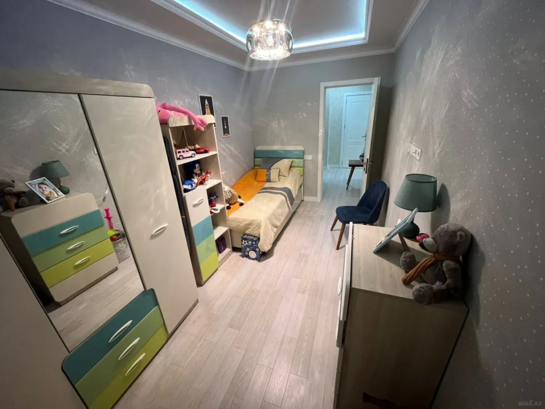 Satılır 4 otaqlı mənzil 146 m²