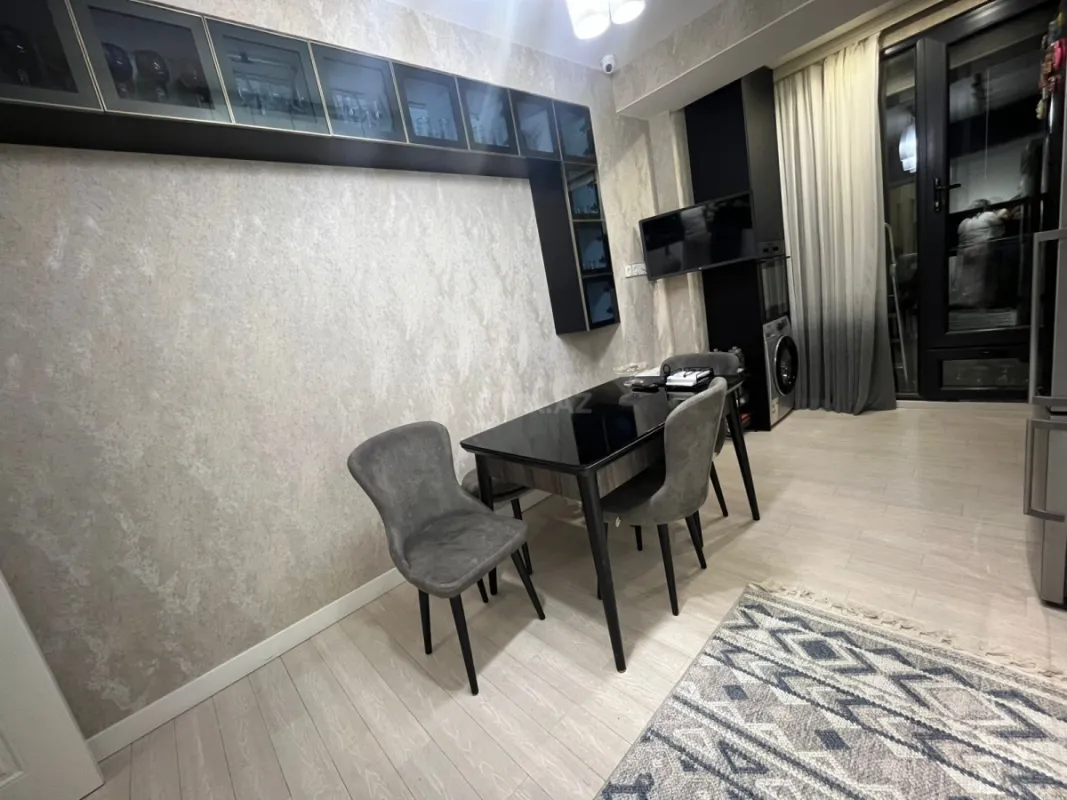 Satılır 4 otaqlı mənzil 146 m²