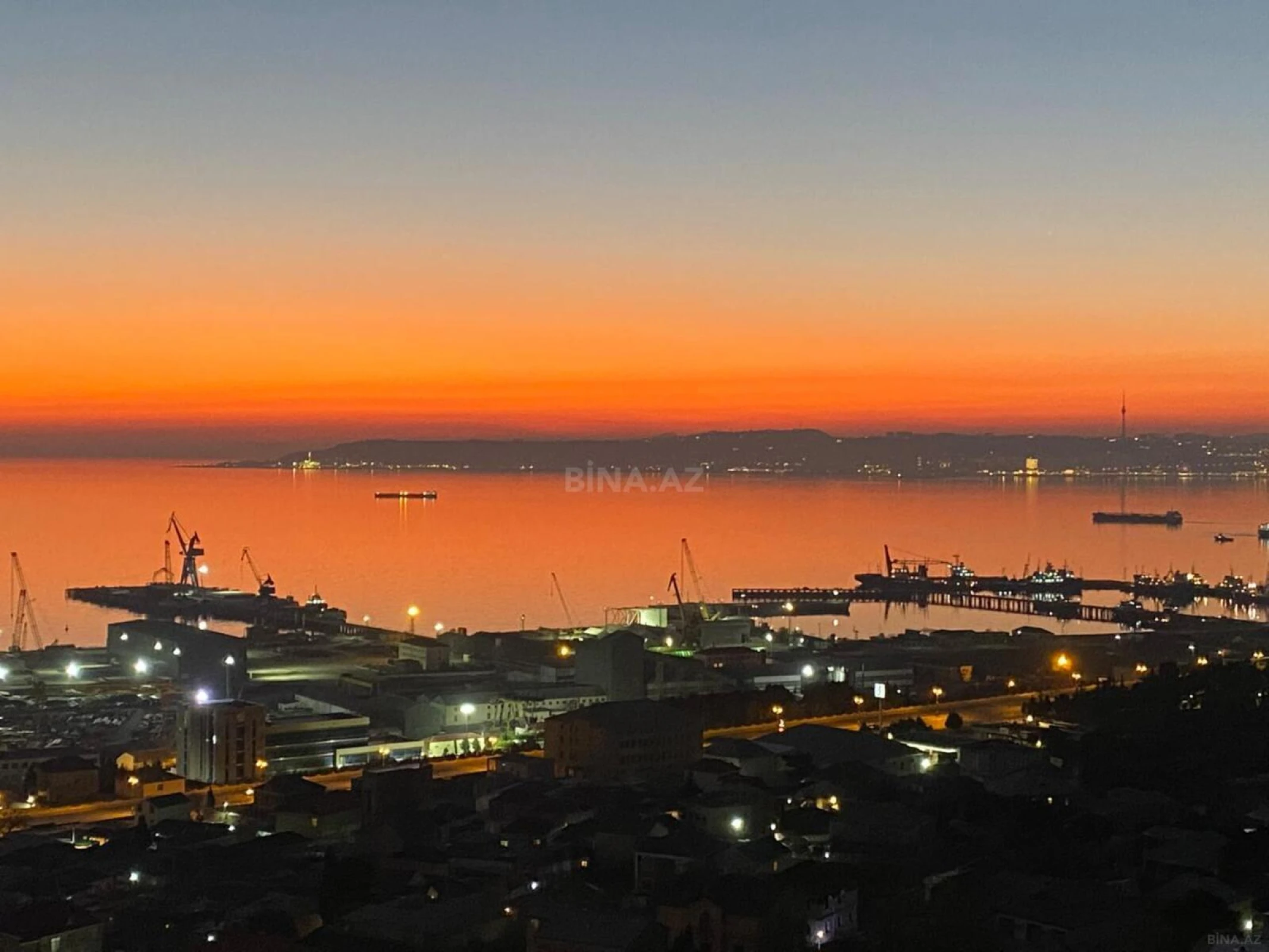 Satılır 4 otaqlı mənzil 146 m²