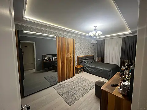 Satılır 4 otaqlı mənzil 146 m²