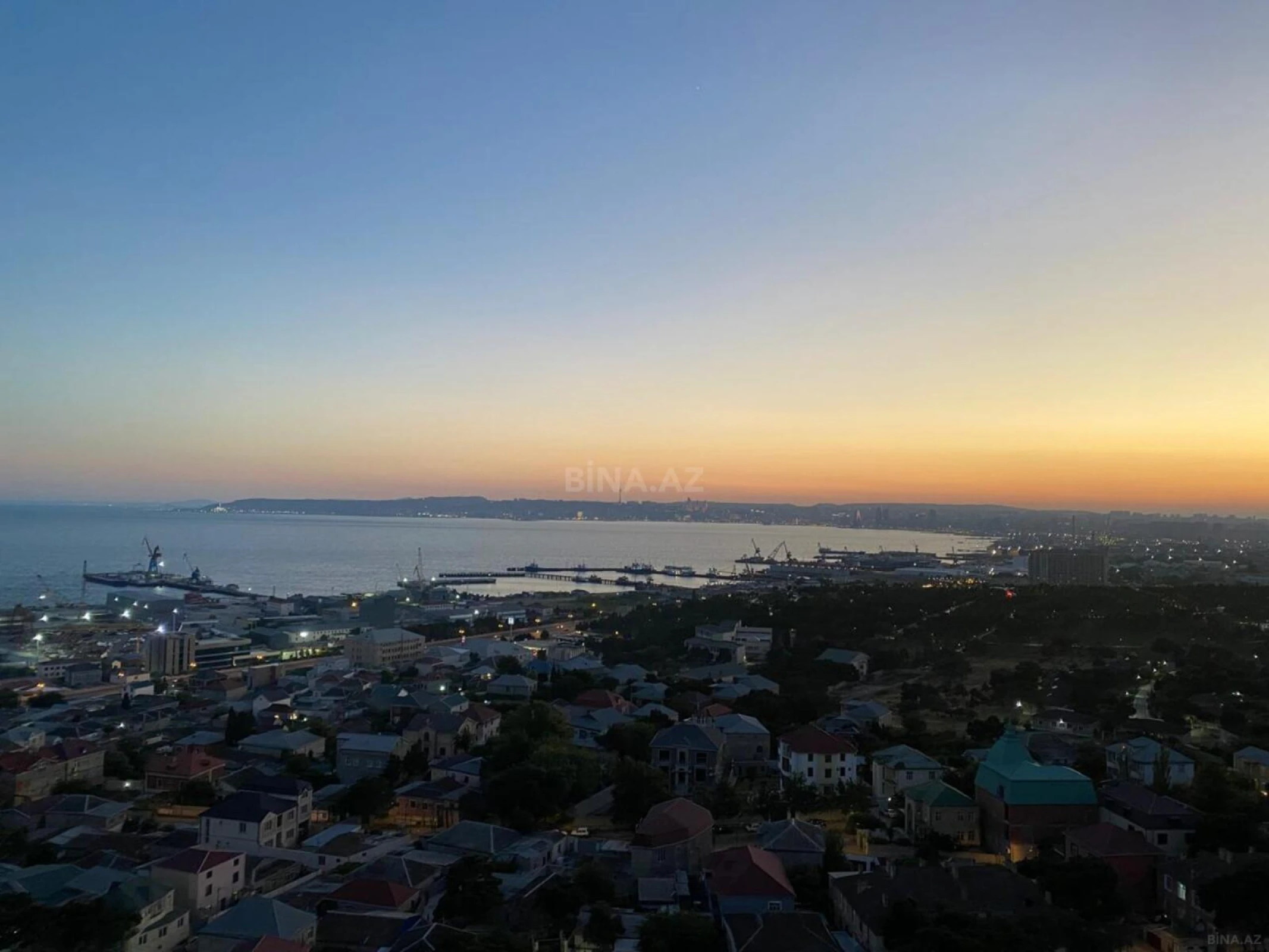 Satılır 4 otaqlı mənzil 146 m²