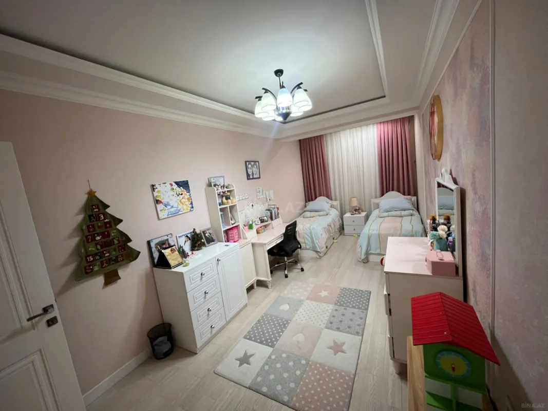 Satılır 4 otaqlı mənzil 146 m²